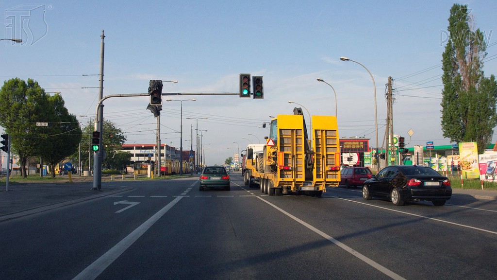 Dlaczego 100% kursantów myli się: Czy w tej sytuacji obowiązuje zakaz wyprzedzania pojazdu członowego ?