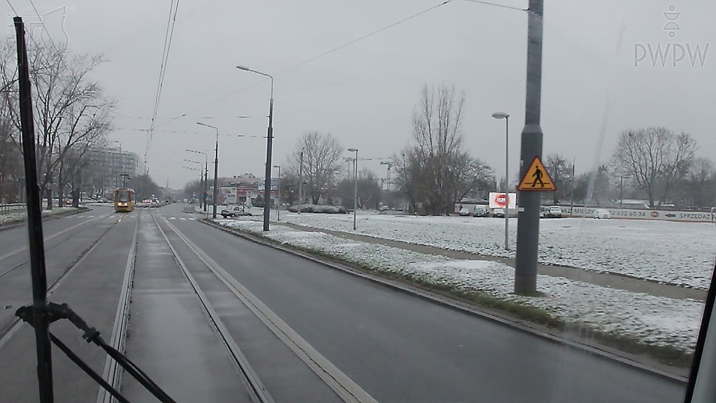 Znaki ostrzegawcze: Kiedy zmniejszyć prędkość i zachować szczególną ostrożność na drodze?