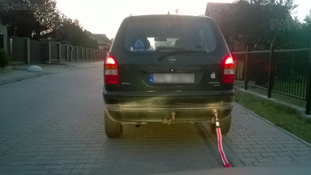 Masz prawo włączyć światła awaryjne, gdy — egzamin WORD